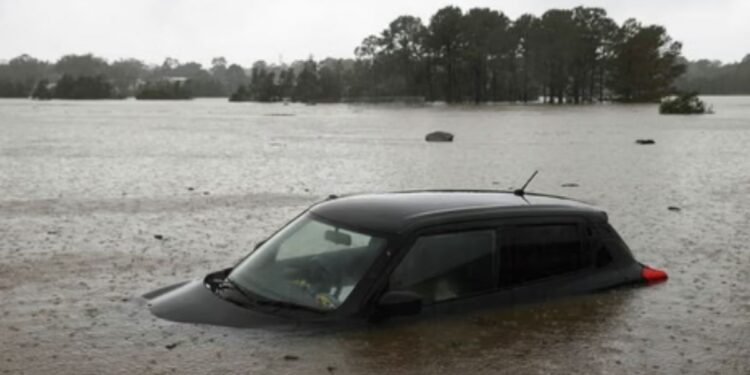 प्यार ठुकराया तो दी दर्दनाक मौत! सनकी आशिक ने कार समेत प्रेमिका को झील में डुबोया, खुद तैरकर बाहर निकला